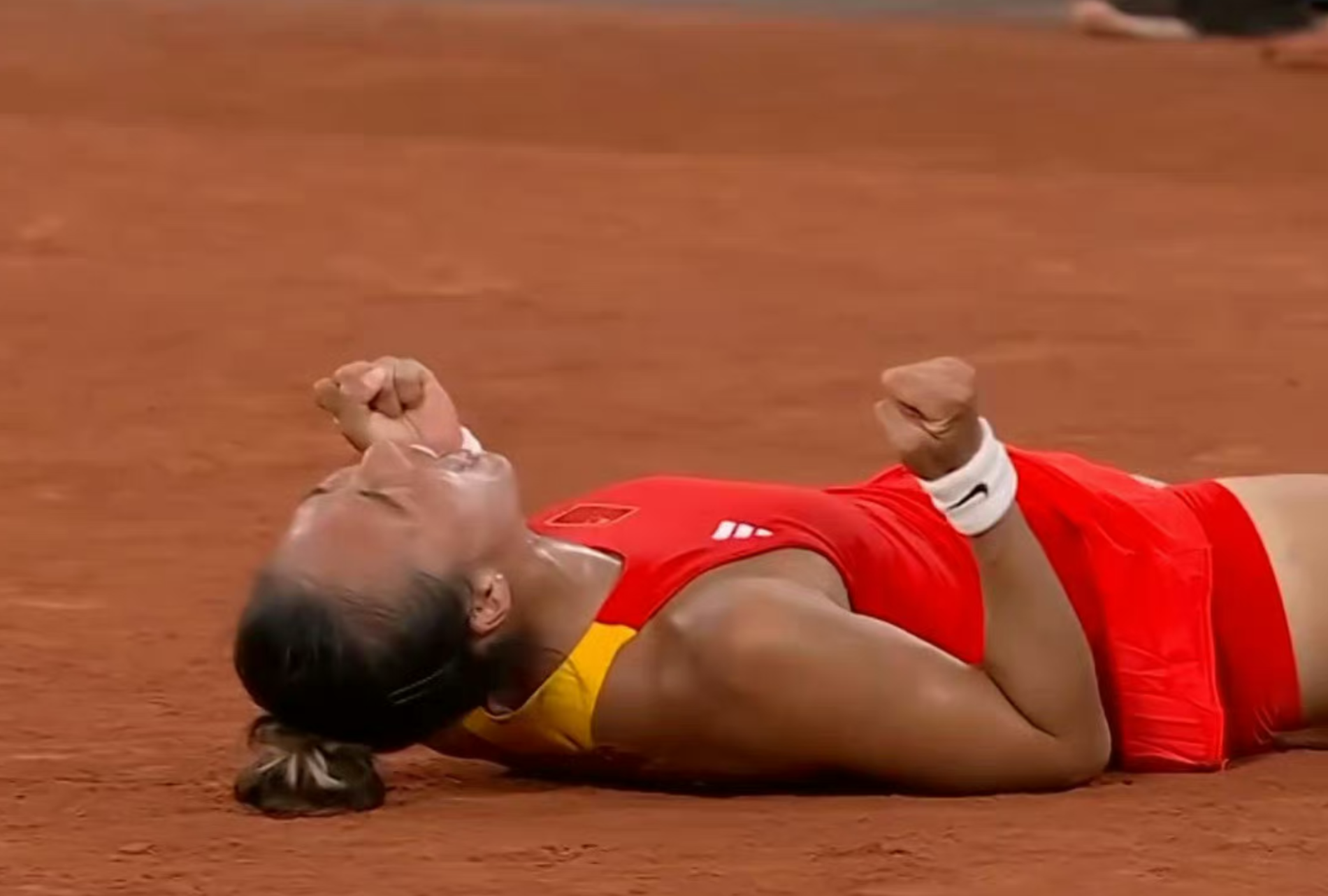 网球明星选手受伤退赛,引发热议 网球明星选手受伤退赛,引发热议