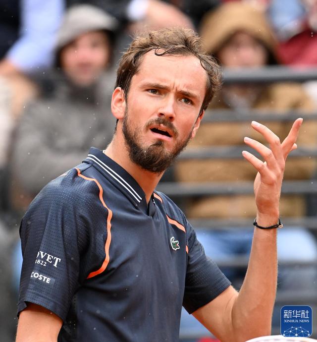 法网完胜戴维斯杯,梅德韦杰夫高光表现 法网完胜戴维斯杯,梅德韦杰夫高光表现