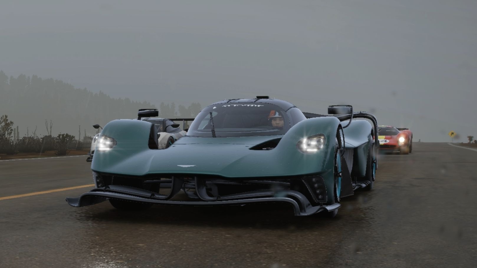 梅赛德斯横扫阿斯顿马丁，拉塞尔点燃赛场