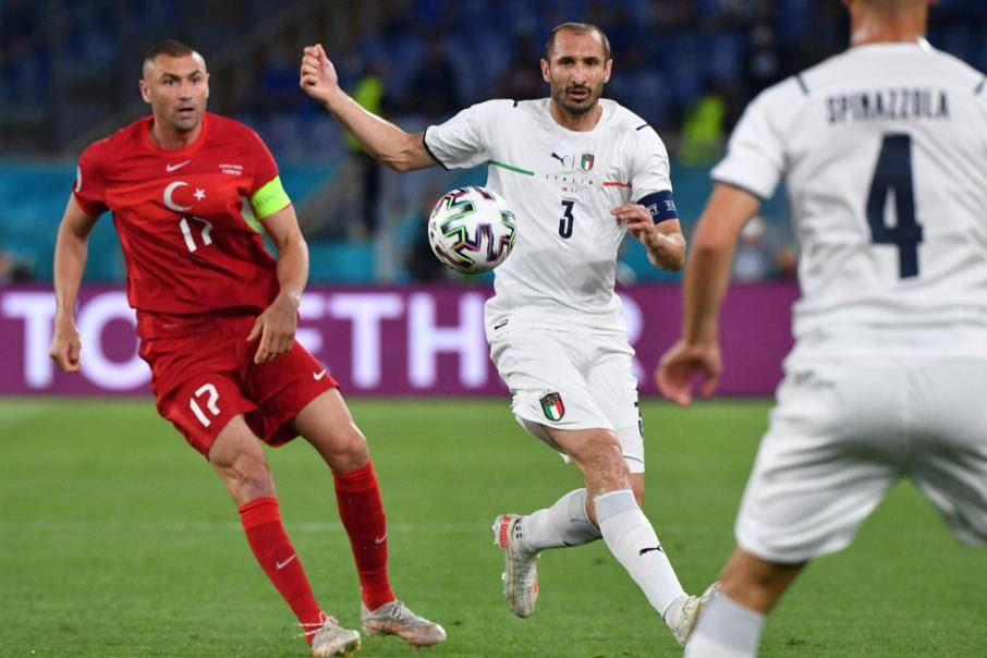 曼城绝杀波兰,奥亚尔萨瓦尔统治全场 曼城绝杀波兰,奥亚尔萨瓦尔统治全场