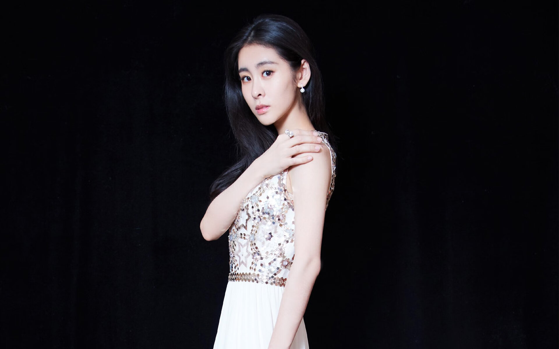 绿茵场的呐喊,篮球场的荣光,当国家德比的魂魄注入国王的冠冕